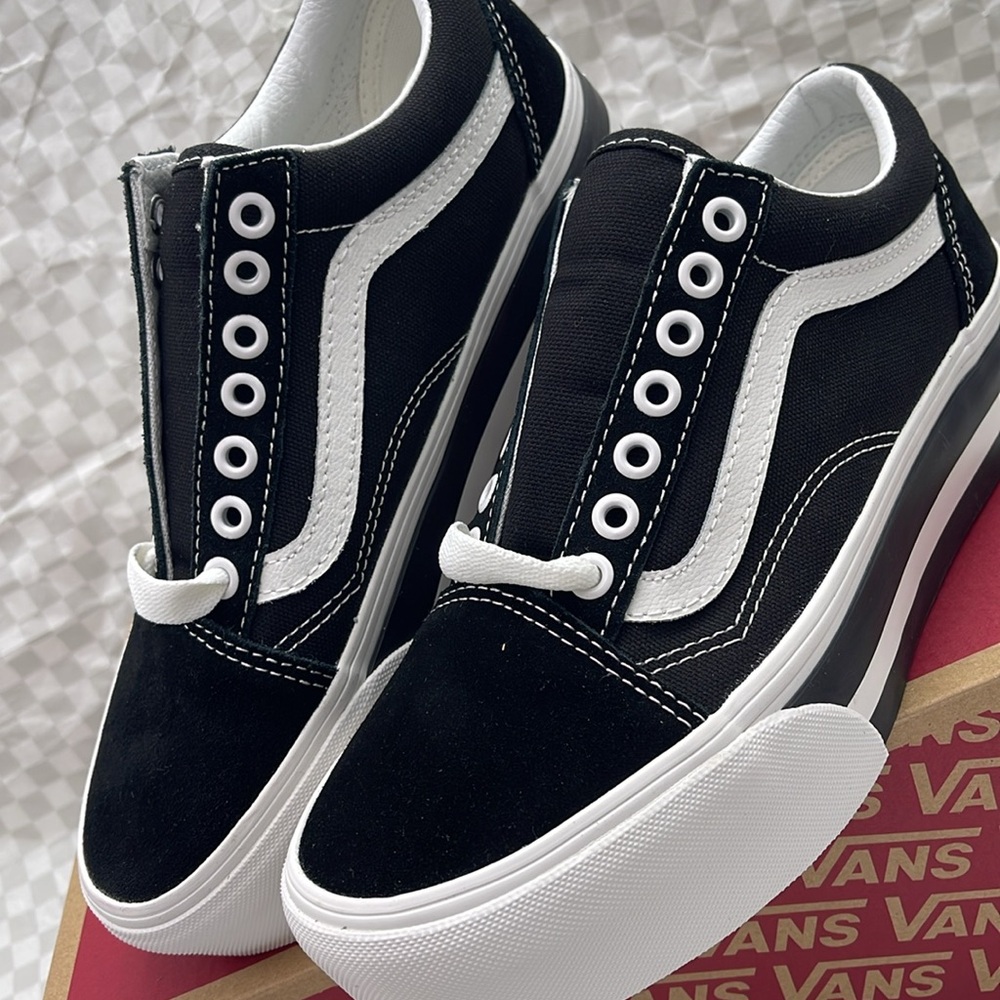 Vans Men’s Platform Sneakers Old Skool Stackform
Smarten Up Black/Wt
VN0009PZBZW - Picture 8 of 16